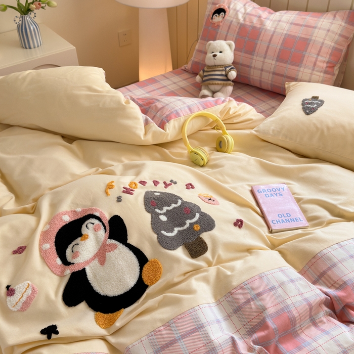 91家纺网 家纺一手货源 找家纺 如意朵 2025新款全棉磨毛卡通毛巾绣四件套（专版花型）-场景二 音乐企鹅