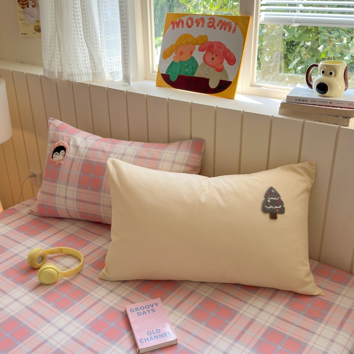 91家纺网 家纺一手货源 找家纺 如意朵 2025新款全棉磨毛卡通毛巾绣四件套（专版花型）-场景二 音乐企鹅