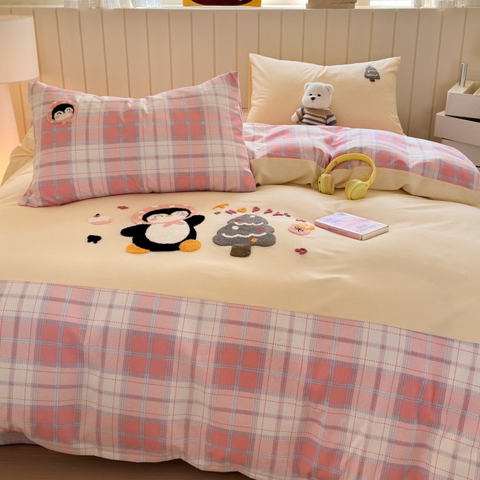 91家纺网 家纺一手货源 找家纺 如意朵 2025新款全棉磨毛卡通毛巾绣四件套（专版花型）-场景二 音乐企鹅