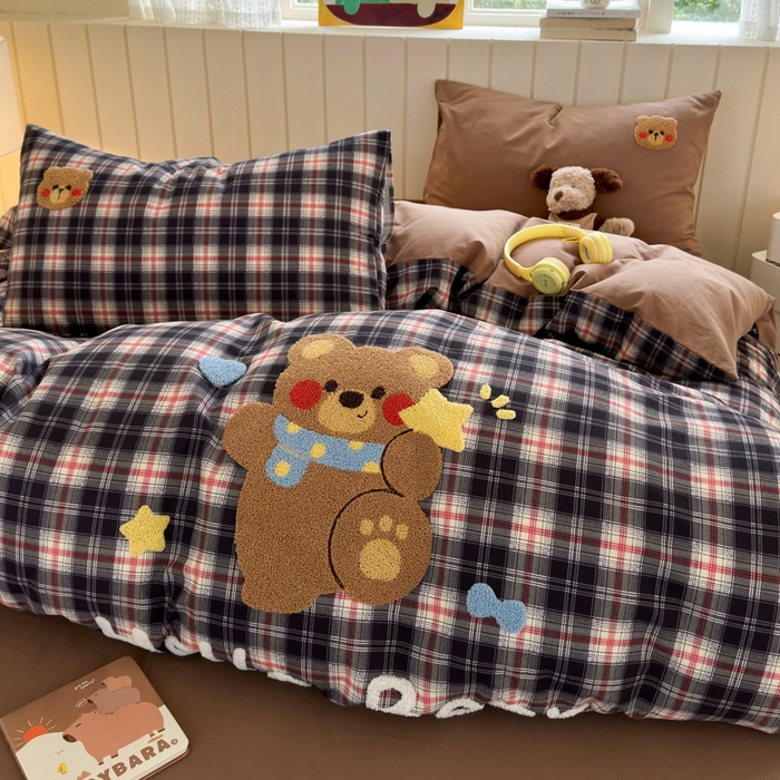 91家纺网 家纺一手货源 找家纺 如意朵 2025新款全棉磨毛卡通毛巾绣四件套（专版花型）-场景二 摘星熊