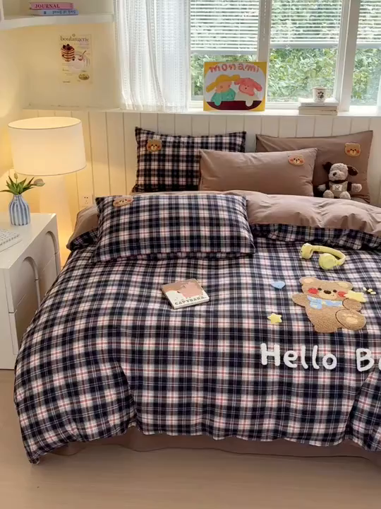 91家纺网 家纺一手货源 找家纺 如意朵 2025新款全棉磨毛卡通毛巾绣四件套（专版花型）-场景二 摘星熊