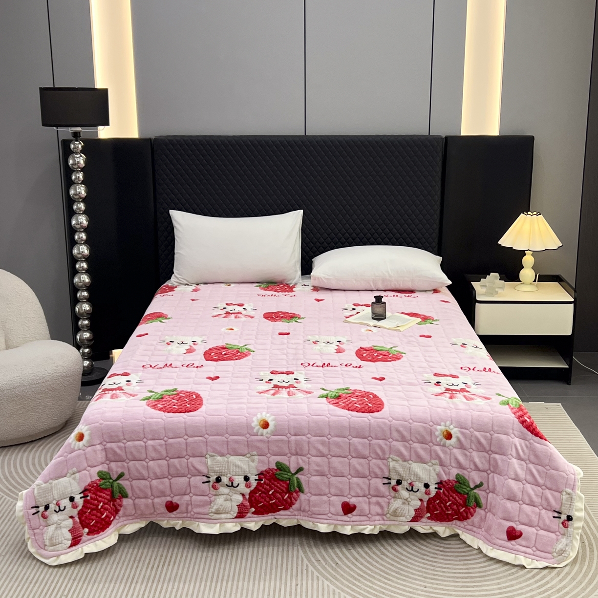 有品 2025年牛奶绒花边5D跑量款夹棉床盖 草莓猫咪