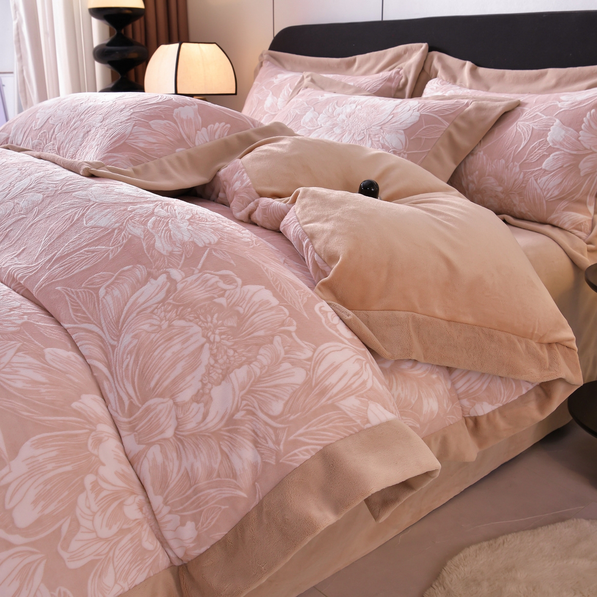 91家纺网 家纺一手货源 找家纺 （总）湘雪家居  2025新款高克重雕花牛奶绒四件套