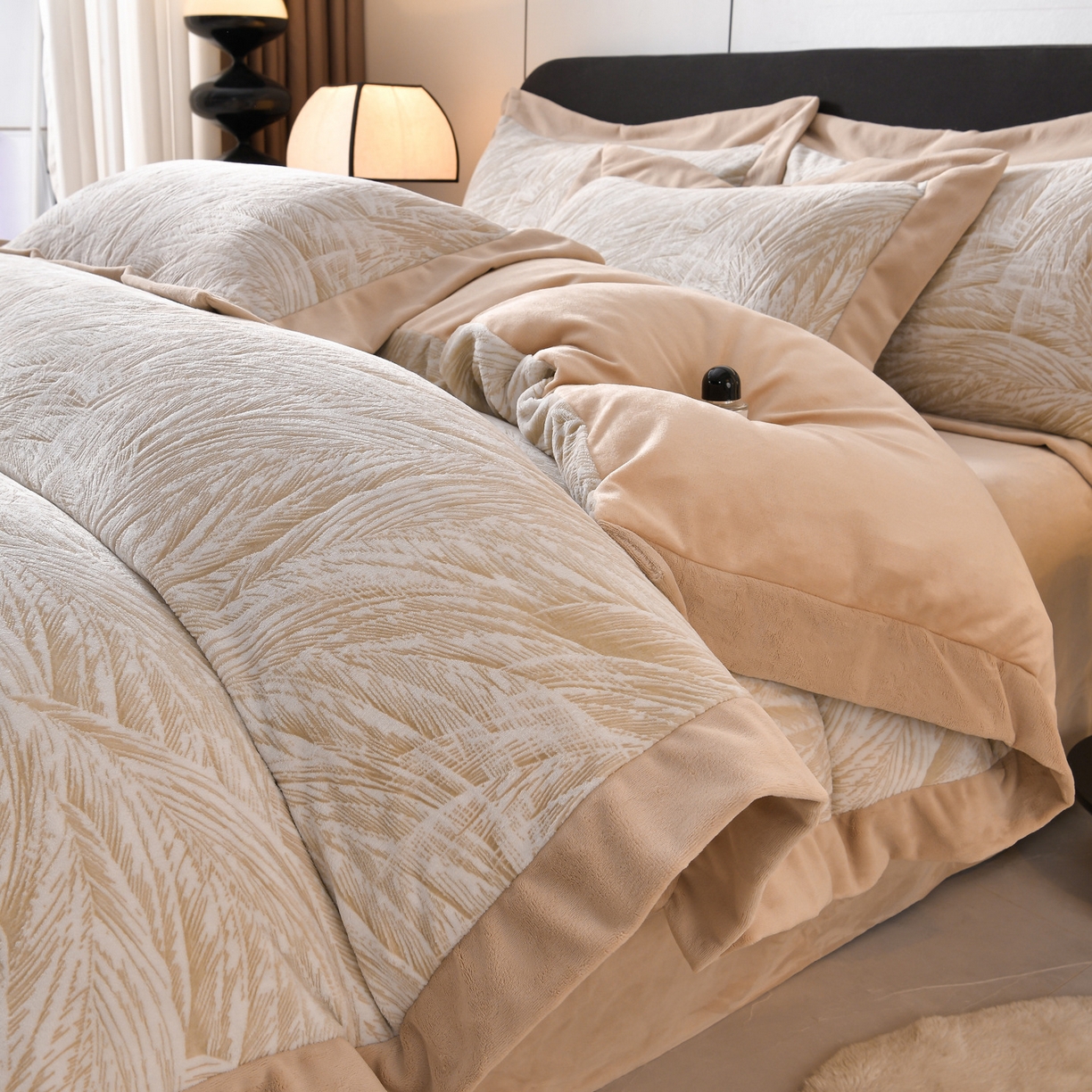 91家纺网 家纺一手货源 找家纺 （总）湘雪家居  2025新款高克重雕花牛奶绒四件套