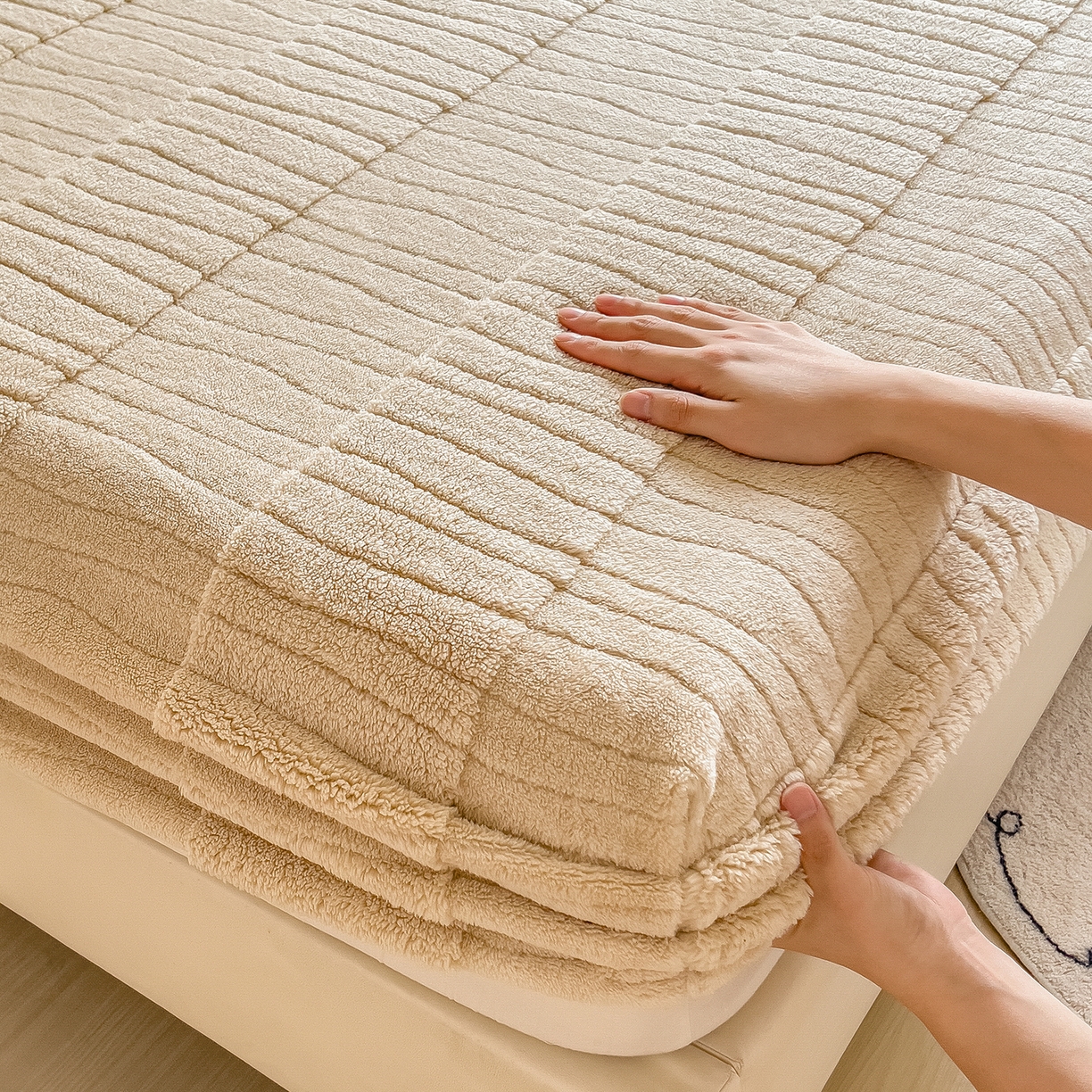 91家纺网 家纺一手货源 找家纺 （总）世纪绒品 2025新款A类水波纹提花牛奶绒床笠