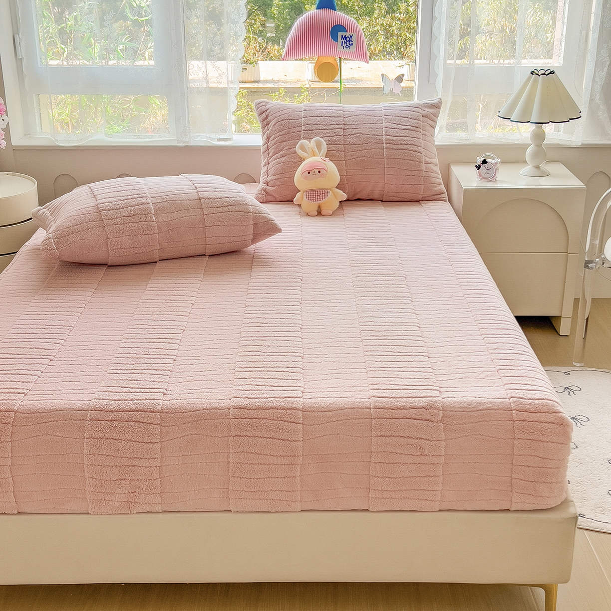 91家纺网 家纺一手货源 找家纺 世纪绒品 2025新款A类水波纹提花牛奶绒床笠 水波纹-浅粉