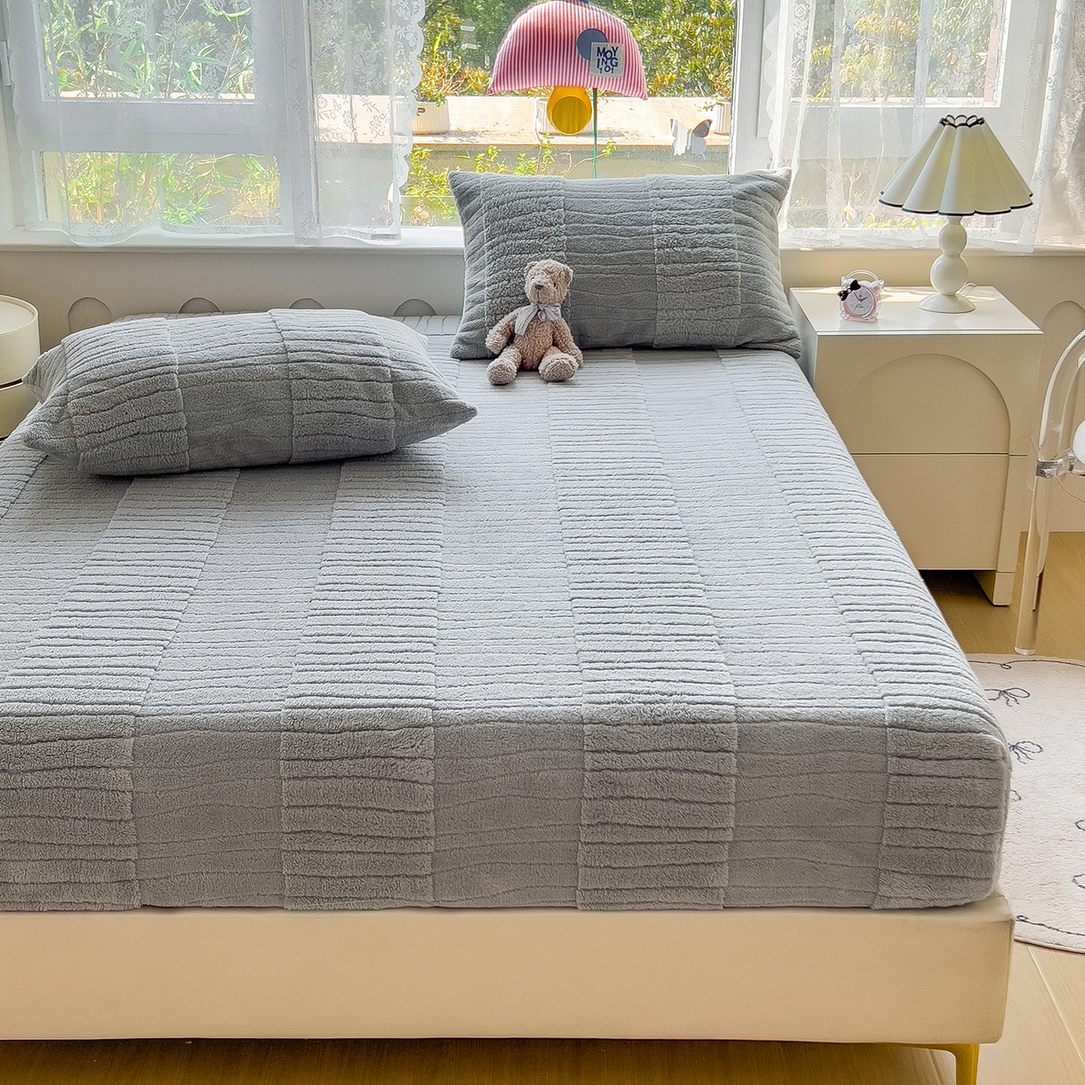 91家纺网 家纺一手货源 找家纺 世纪绒品 2025新款A类水波纹提花牛奶绒床笠 水波纹-浅灰