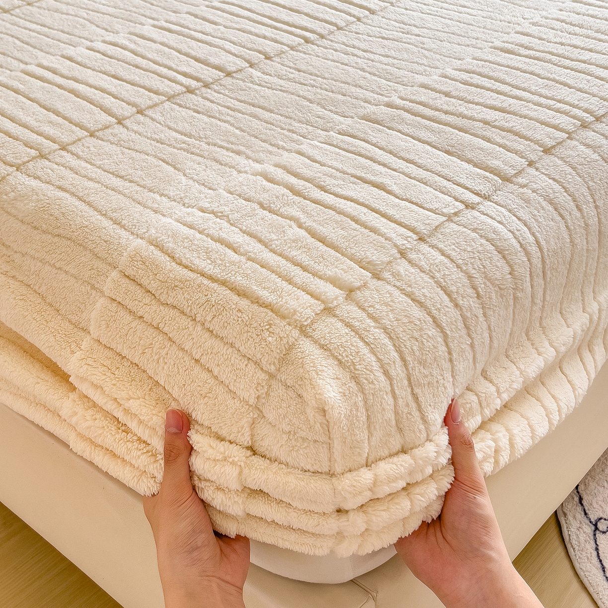 91家纺网 家纺一手货源 找家纺 世纪绒品 2025新款A类水波纹提花牛奶绒床笠 水波纹-米白