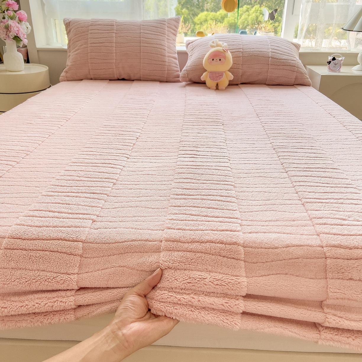 91家纺网 家纺一手货源 找家纺 世纪绒品 2025新款A类水波纹提花牛奶绒床笠 水波纹-浅粉