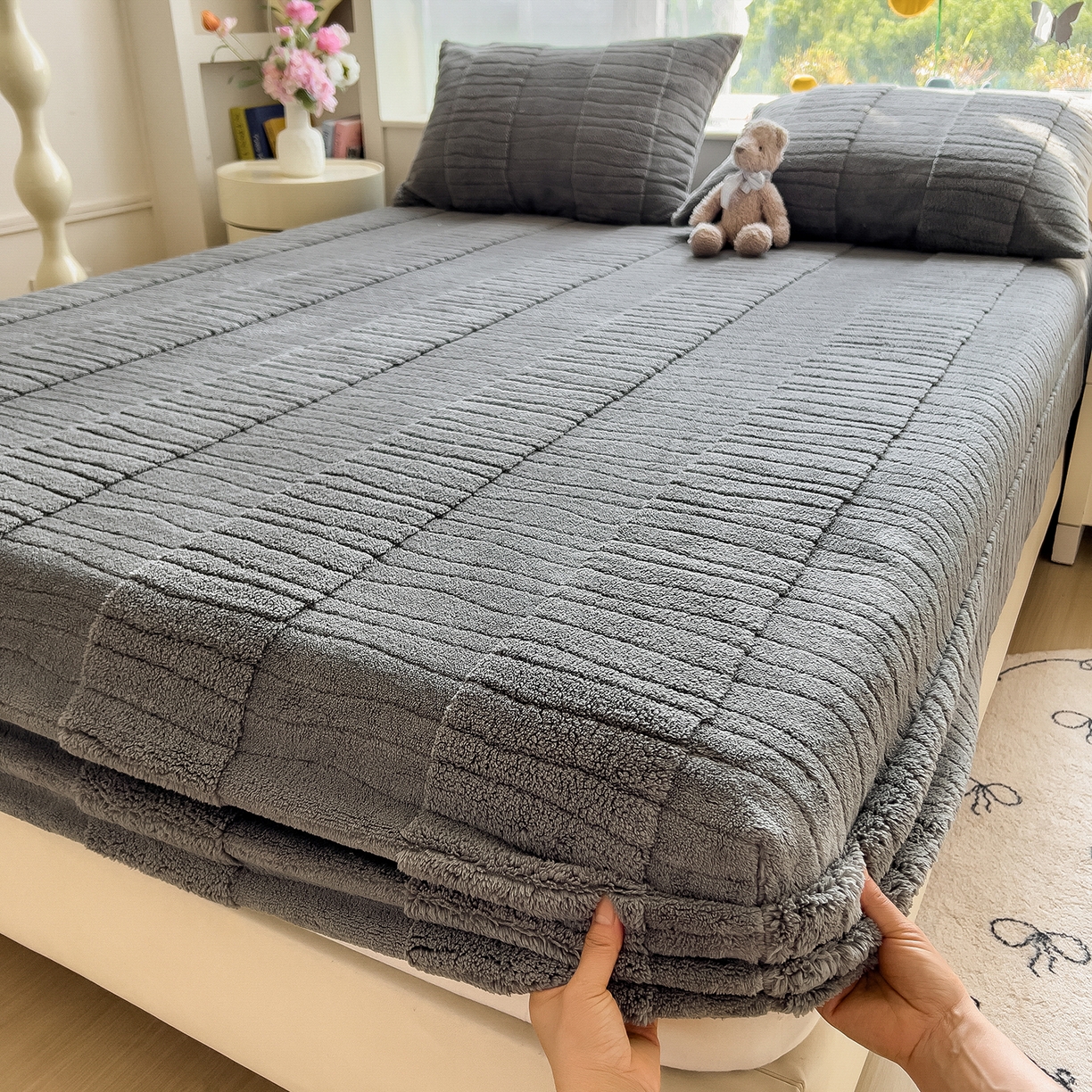 91家纺网 家纺一手货源 找家纺 世纪绒品 2025新款A类水波纹提花牛奶绒床笠 水波纹-深灰