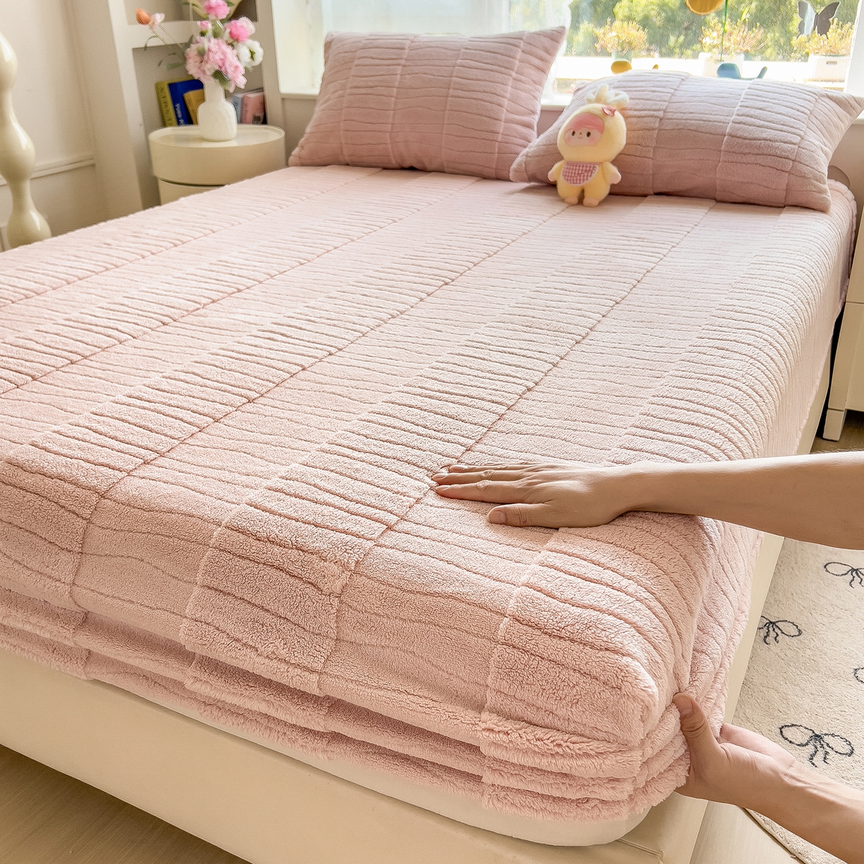 91家纺网 家纺一手货源 找家纺 世纪绒品 2025新款A类水波纹提花牛奶绒床笠 水波纹-浅粉