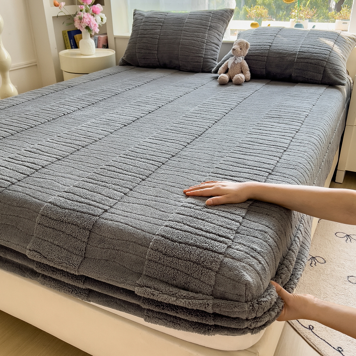 91家纺网 家纺一手货源 找家纺 世纪绒品 2025新款A类水波纹提花牛奶绒床笠 水波纹-深灰