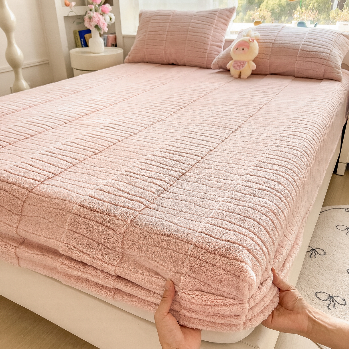 91家纺网 家纺一手货源 找家纺 世纪绒品 2025新款A类水波纹提花牛奶绒床笠 水波纹-浅粉