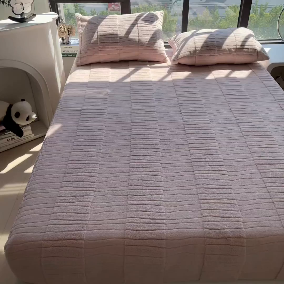 91家纺网 家纺一手货源 找家纺 世纪绒品 2025新款A类水波纹提花牛奶绒床笠 水波纹-浅粉