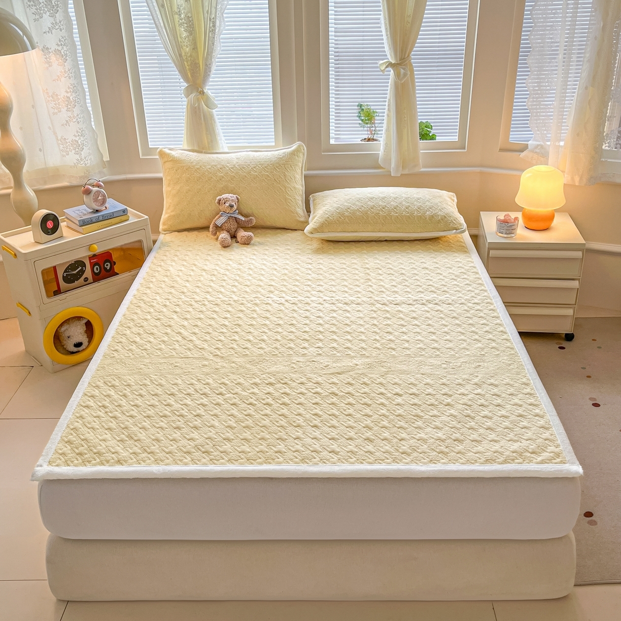 91家纺网 家纺一手货源 找家纺 （总）卡伦家纺 2025新款抗菌雕花牛奶绒千鸟格夹棉床垫系列