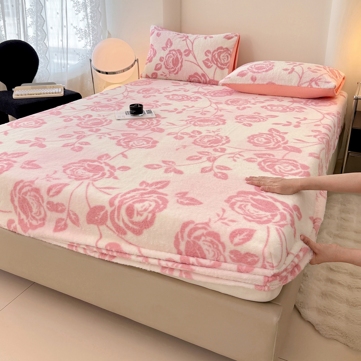 91家纺网 家纺一手货源 找家纺 悦织语 2025新款高克重加厚美拉德獭兔毛床笠床褥子床护垫 兔毛-粉蔷薇