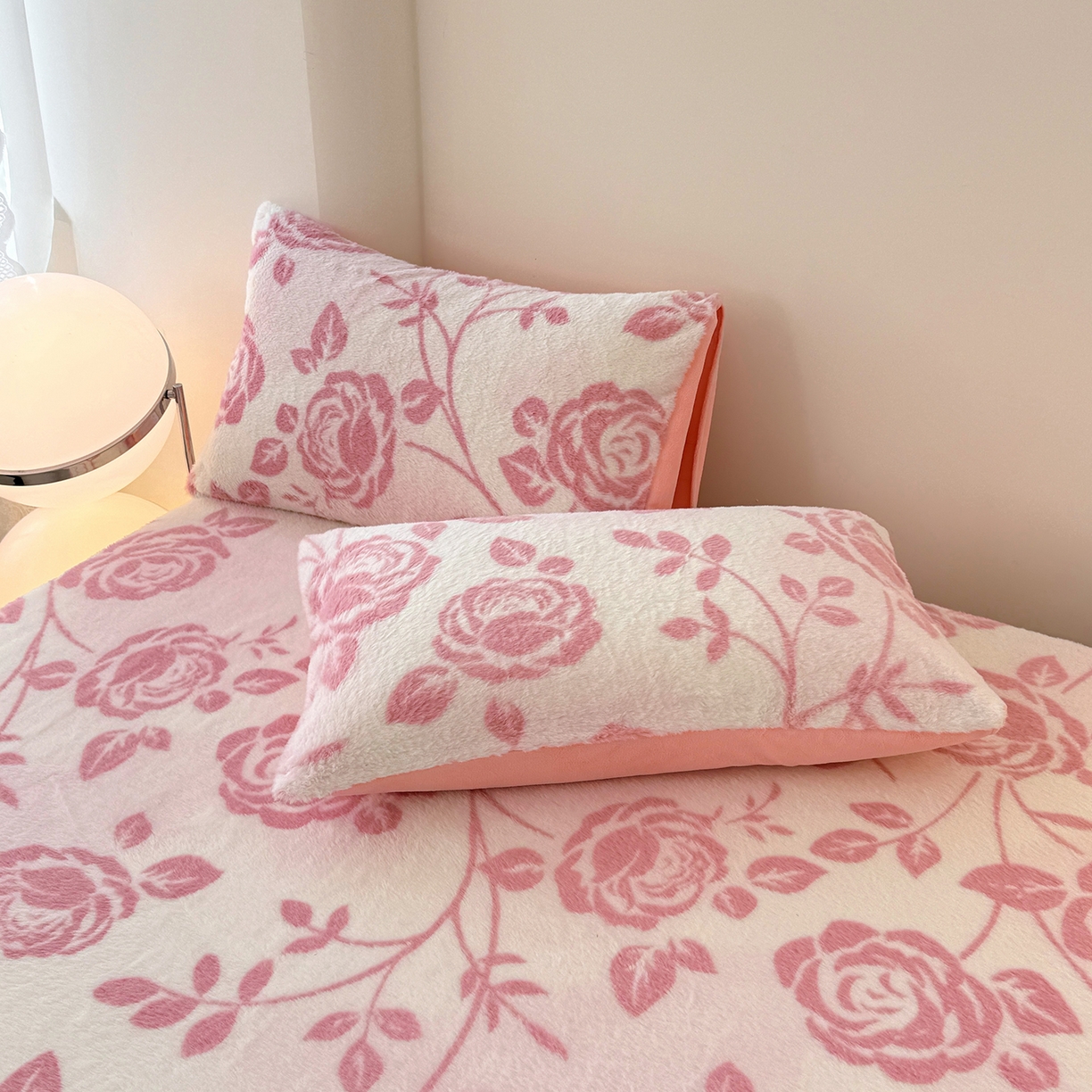 91家纺网 家纺一手货源 找家纺 悦织语 2025新款高克重加厚美拉德獭兔毛床笠床褥子床护垫 兔毛-粉蔷薇