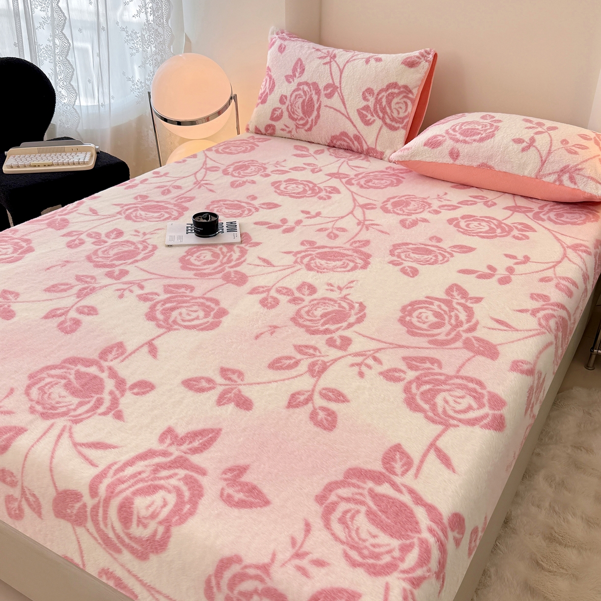 91家纺网 家纺一手货源 找家纺 悦织语 2025新款高克重加厚美拉德獭兔毛床笠床褥子床护垫 兔毛-粉蔷薇