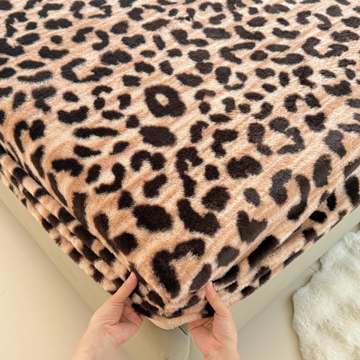 91家纺网 家纺一手货源 找家纺 悦织语 2025新款高克重加厚美拉德獭兔毛床笠床褥子床护垫 兔毛-豹纹