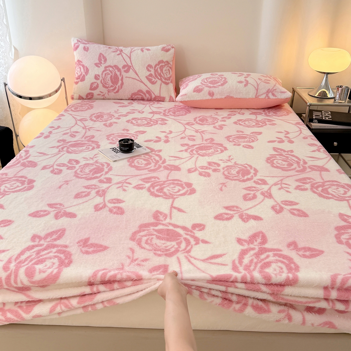 91家纺网 家纺一手货源 找家纺 悦织语 2025新款高克重加厚美拉德獭兔毛床笠床褥子床护垫 兔毛-粉蔷薇