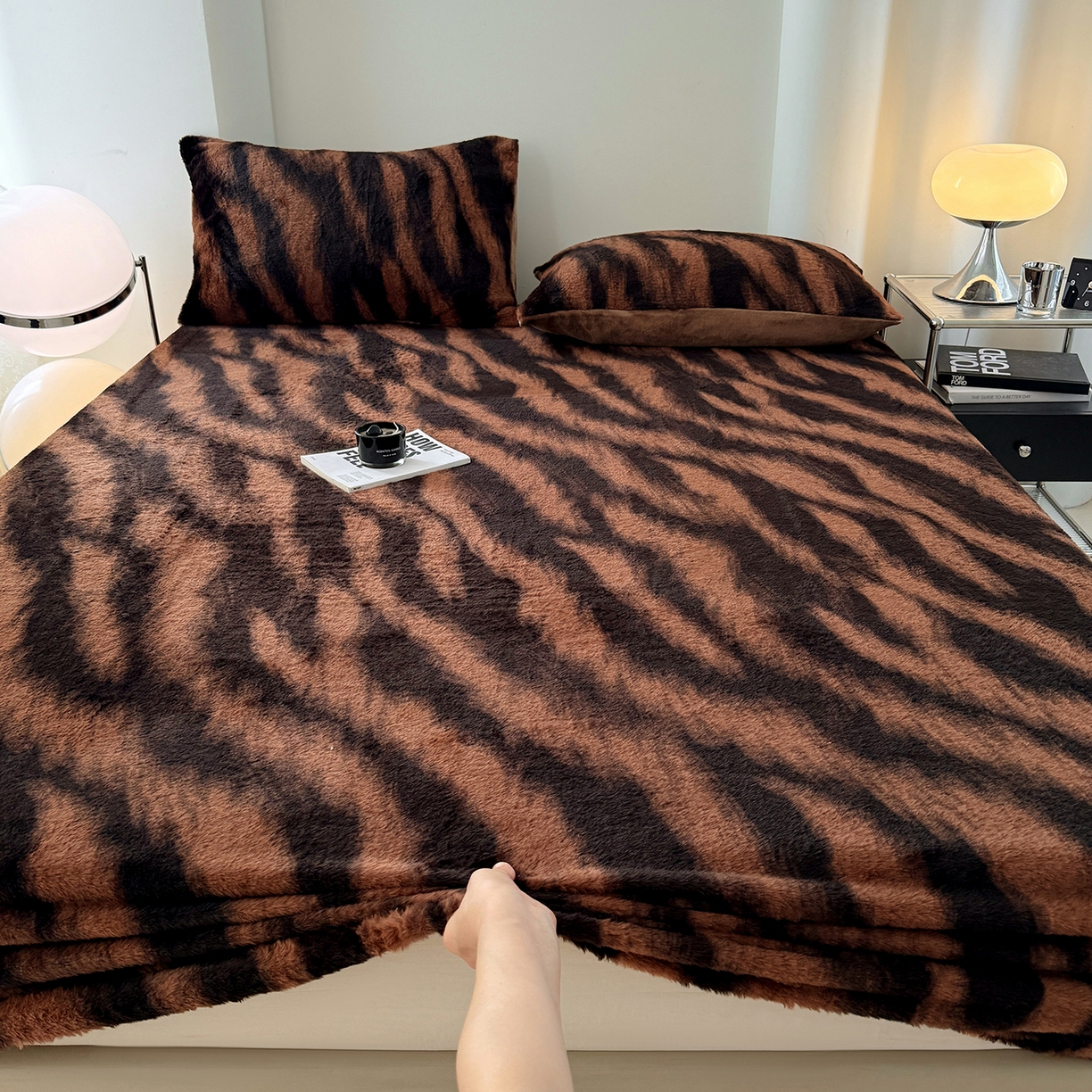 91家纺网 家纺一手货源 找家纺 悦织语 2025新款高克重加厚美拉德獭兔毛床笠床褥子床护垫 兔毛-斑马