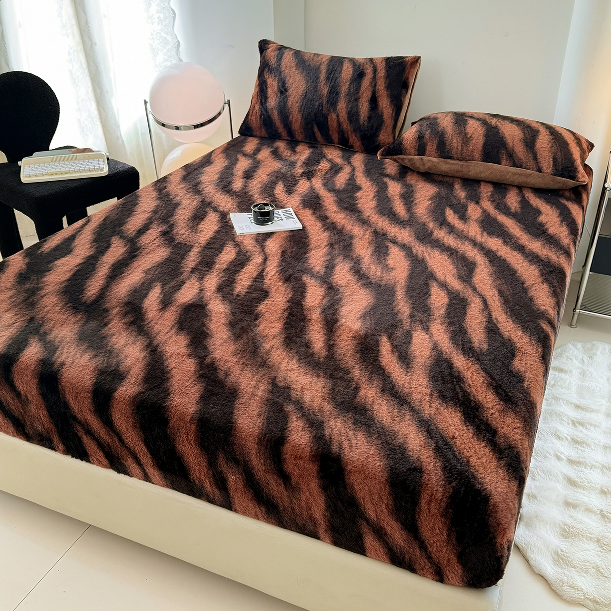 91家纺网 家纺一手货源 找家纺 悦织语 2025新款高克重加厚美拉德獭兔毛床笠床褥子床护垫 兔毛-斑马