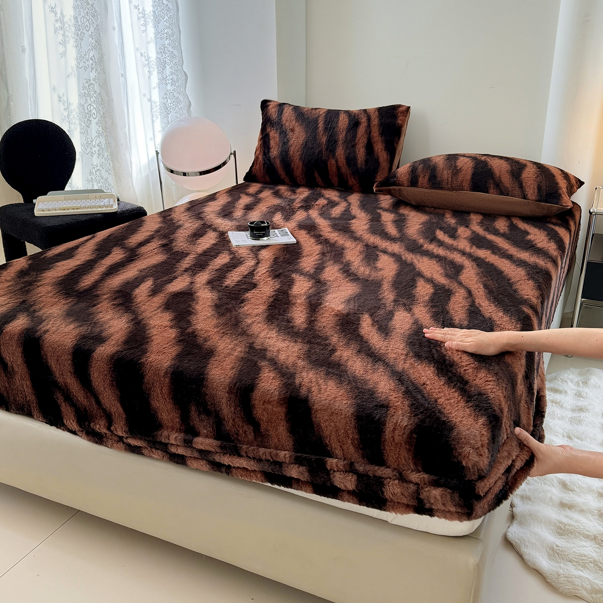 91家纺网 家纺一手货源 找家纺 悦织语 2025新款高克重加厚美拉德獭兔毛床笠床褥子床护垫 兔毛-斑马