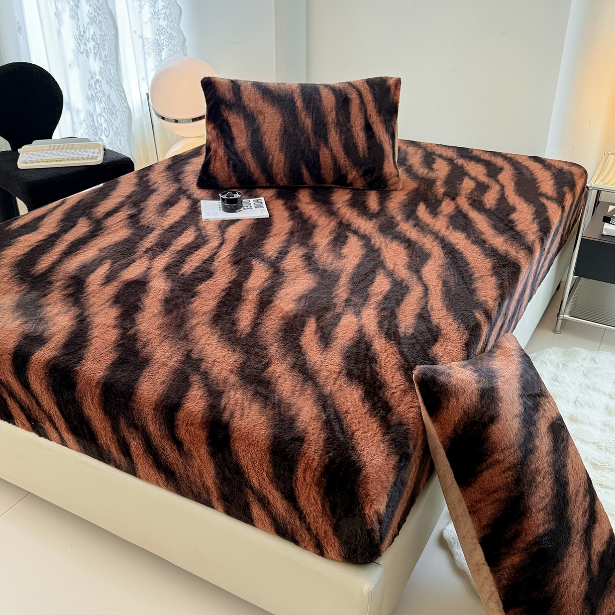 91家纺网 家纺一手货源 找家纺 悦织语 2025新款高克重加厚美拉德獭兔毛床笠床褥子床护垫 兔毛-斑马