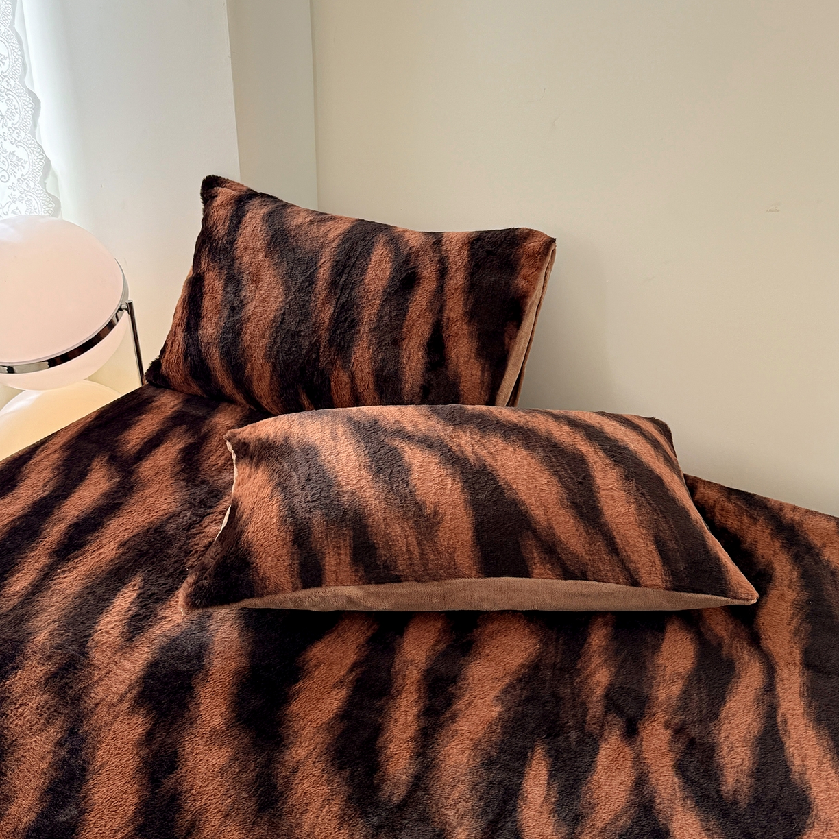 91家纺网 家纺一手货源 找家纺 悦织语 2025新款高克重加厚美拉德獭兔毛床笠床褥子床护垫 兔毛-斑马