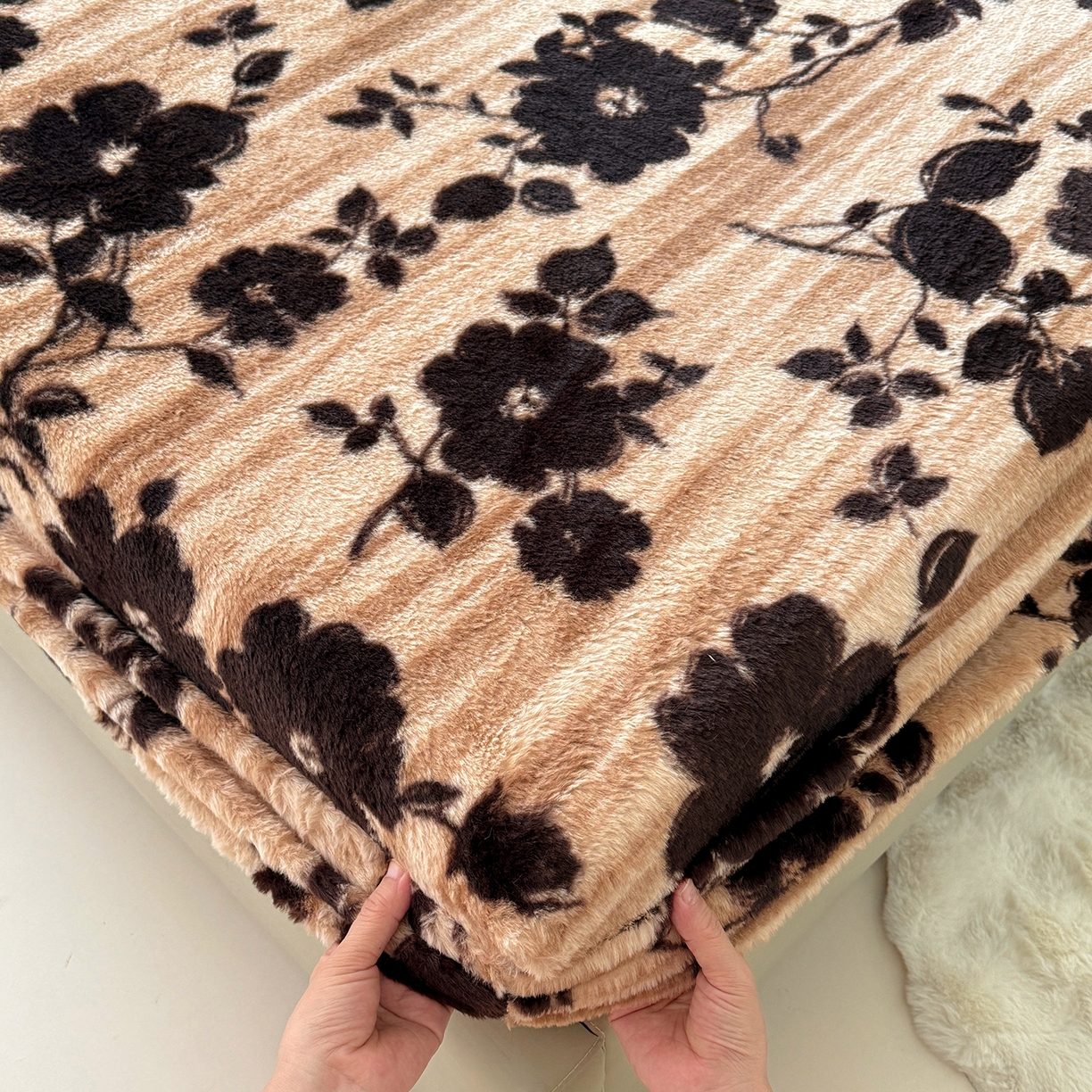 91家纺网 家纺一手货源 找家纺 （总）悦织语 2025新款高克重加厚美拉德獭兔毛床笠床褥子床护垫