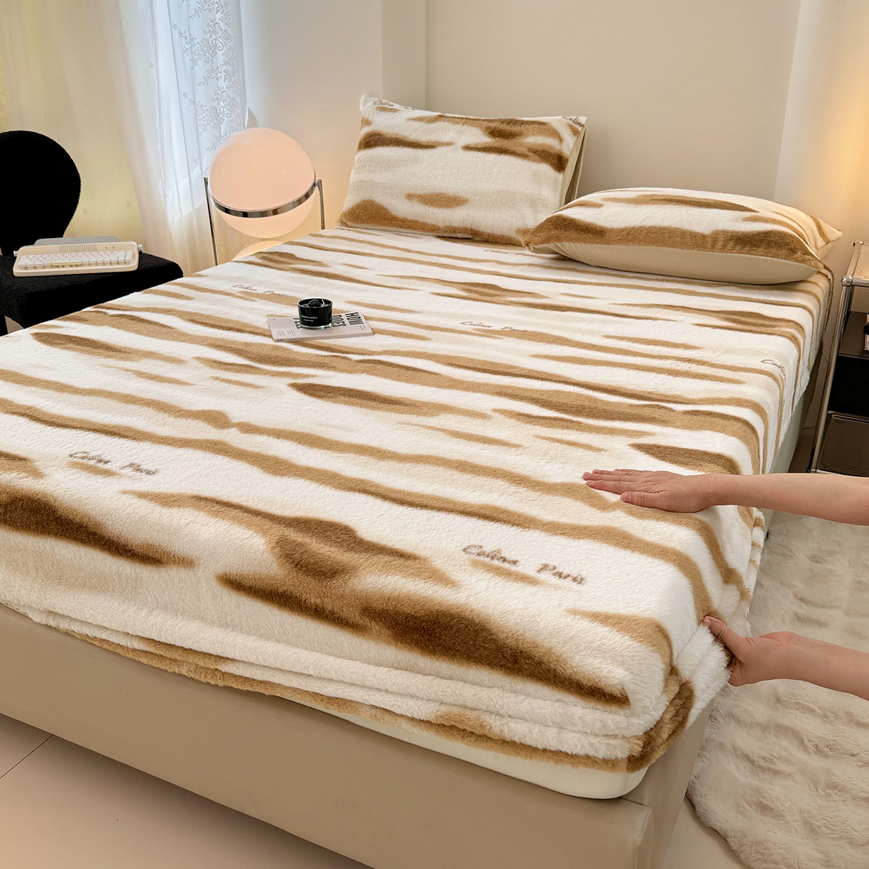 91家纺网 家纺一手货源 找家纺 悦织语 2025新款高克重加厚美拉德獭兔毛床笠床褥子床护垫 兔毛-拿铁纹