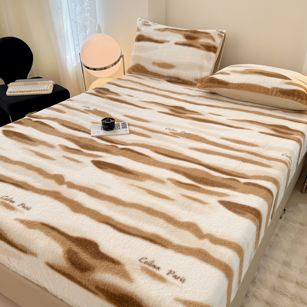 91家纺网 家纺一手货源 找家纺 悦织语 2025新款高克重加厚美拉德獭兔毛床笠床褥子床护垫 兔毛-拿铁纹