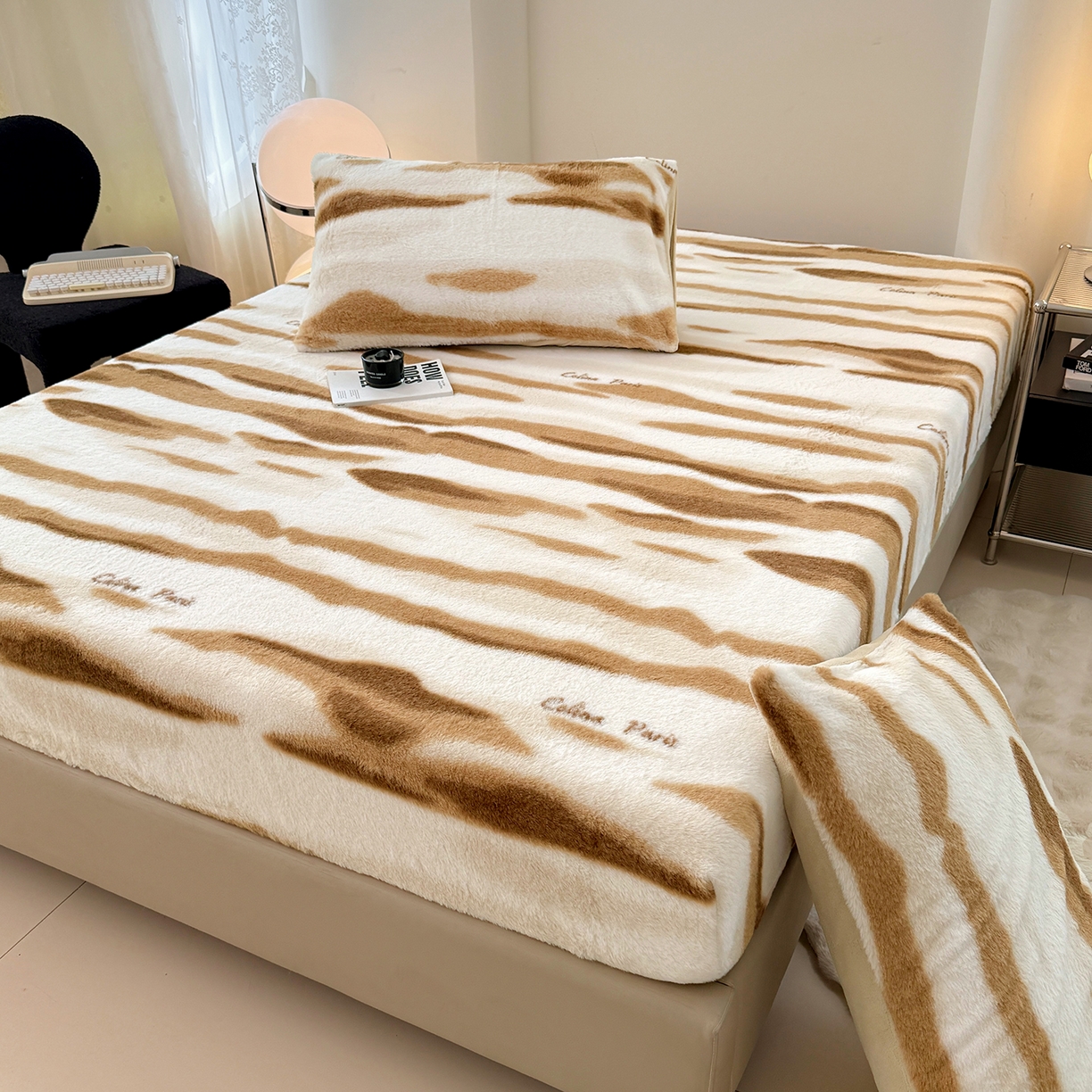 91家纺网 家纺一手货源 找家纺 悦织语 2025新款高克重加厚美拉德獭兔毛床笠床褥子床护垫 兔毛-拿铁纹