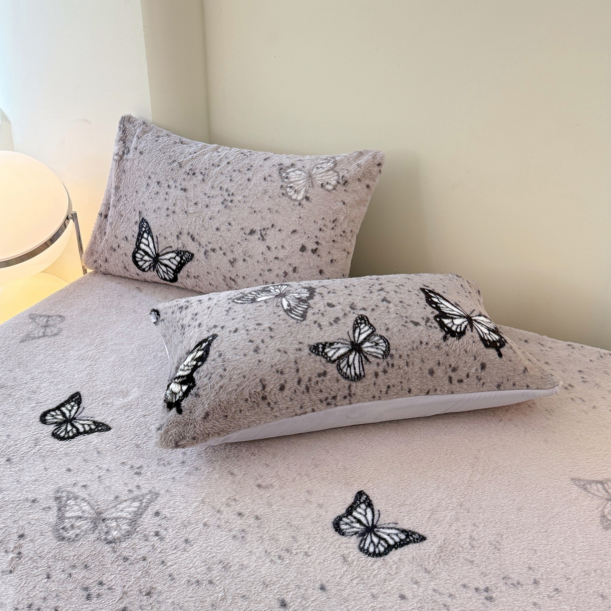 91家纺网 家纺一手货源 找家纺 悦织语 2025新款高克重加厚美拉德獭兔毛床笠床褥子床护垫 兔毛-蝶舞