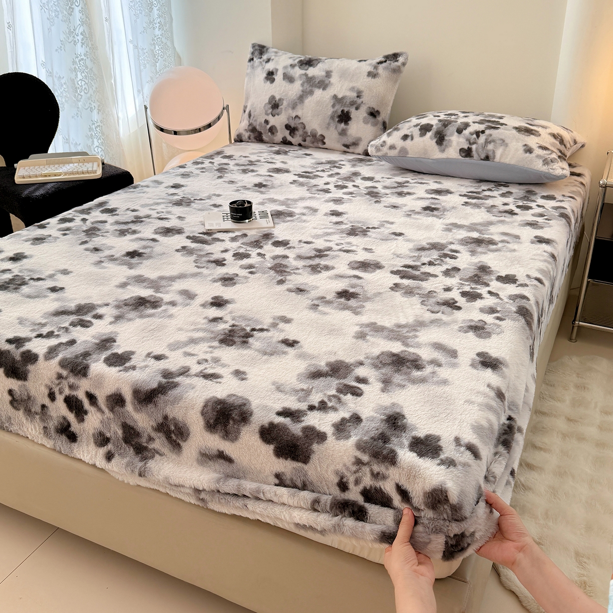 91家纺网 家纺一手货源 找家纺 悦织语 2025新款高克重加厚美拉德獭兔毛床笠床褥子床护垫 兔毛-墨花