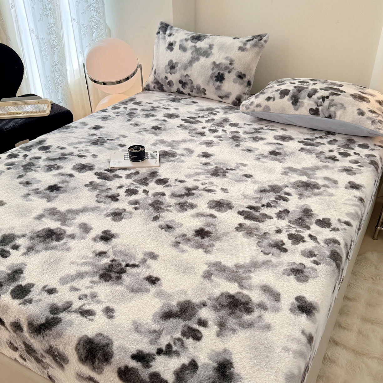 91家纺网 家纺一手货源 找家纺 悦织语 2025新款高克重加厚美拉德獭兔毛床笠床褥子床护垫 兔毛-墨花