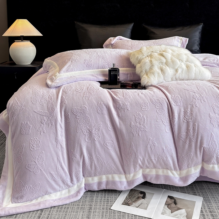 91家纺网 家纺一手货源 找家纺 若未家居 LOVEWE HOUSE 2025新款250克全消光纯色蝴蝶雕花双拼牛奶绒四件套-晨光蝶影 光蝶影-浅紫