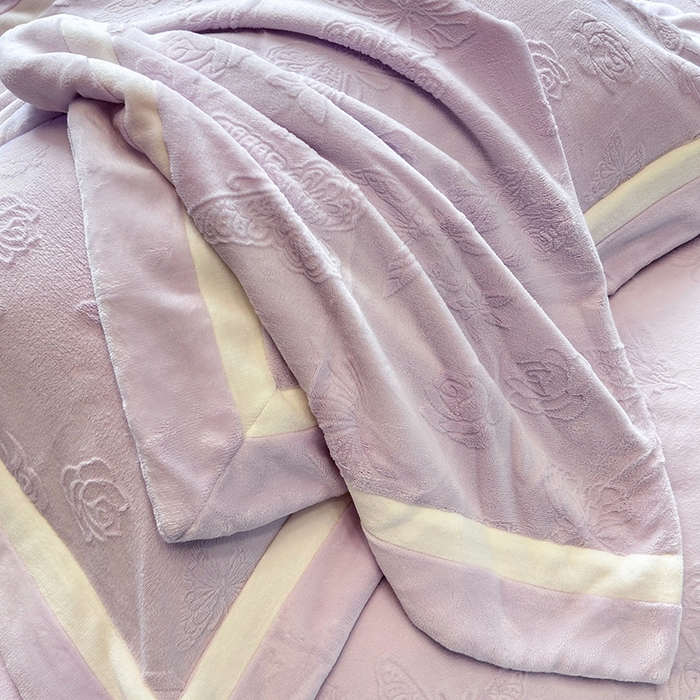 91家纺网 家纺一手货源 找家纺 若未家居 LOVEWE HOUSE 2025新款250克全消光纯色蝴蝶雕花双拼牛奶绒四件套-晨光蝶影 光蝶影-浅紫