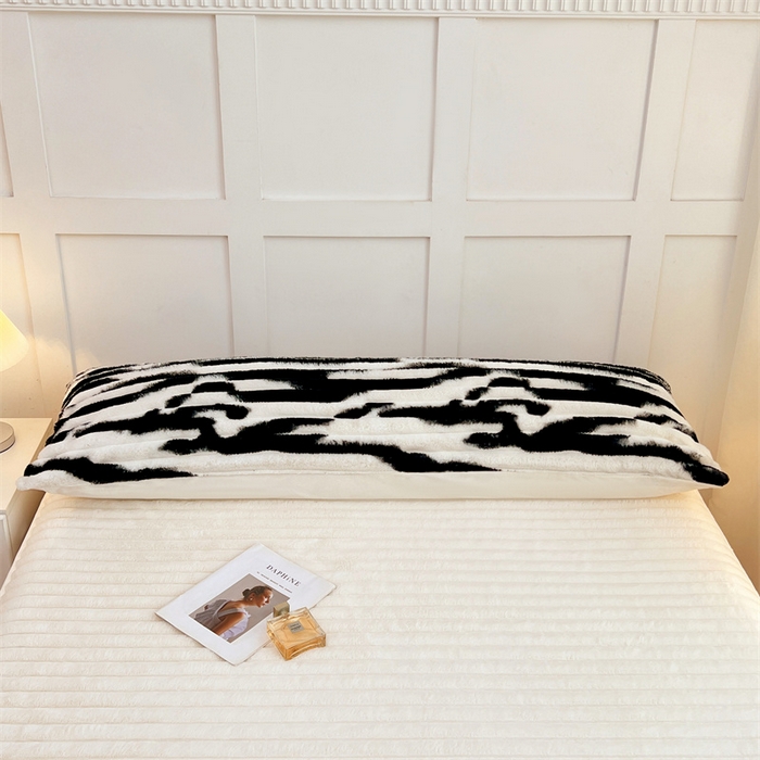 91家纺网 家纺一手货源 找家纺 梦舒羽 2025新款兔毛绒双人枕套牛奶绒加长法兰绒枕芯套法莱绒枕头套-抽条 兔毛绒抽条-梦幻墨白