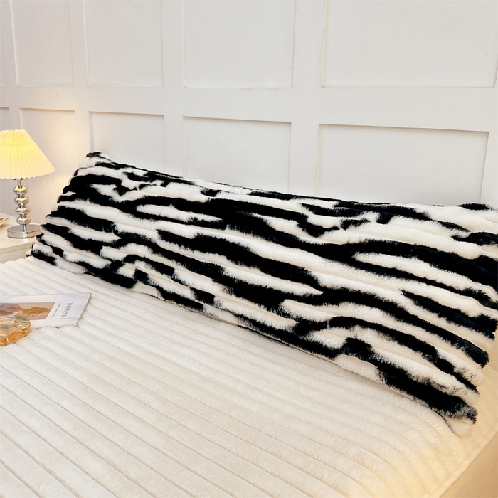 91家纺网 家纺一手货源 找家纺 梦舒羽 2025新款兔毛绒双人枕套牛奶绒加长法兰绒枕芯套法莱绒枕头套-抽条 兔毛绒抽条-梦幻墨白