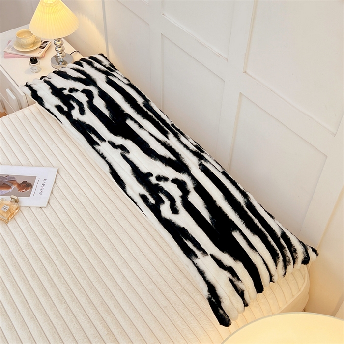 91家纺网 家纺一手货源 找家纺 梦舒羽 2025新款兔毛绒双人枕套牛奶绒加长法兰绒枕芯套法莱绒枕头套-抽条 兔毛绒抽条-梦幻墨白