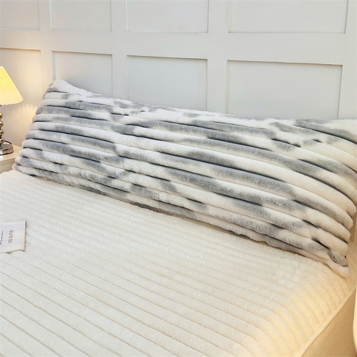 91家纺网 家纺一手货源 找家纺 梦舒羽 2025新款兔毛绒双人枕套牛奶绒加长法兰绒枕芯套法莱绒枕头套-抽条 兔毛绒抽条-梦幻浅灰