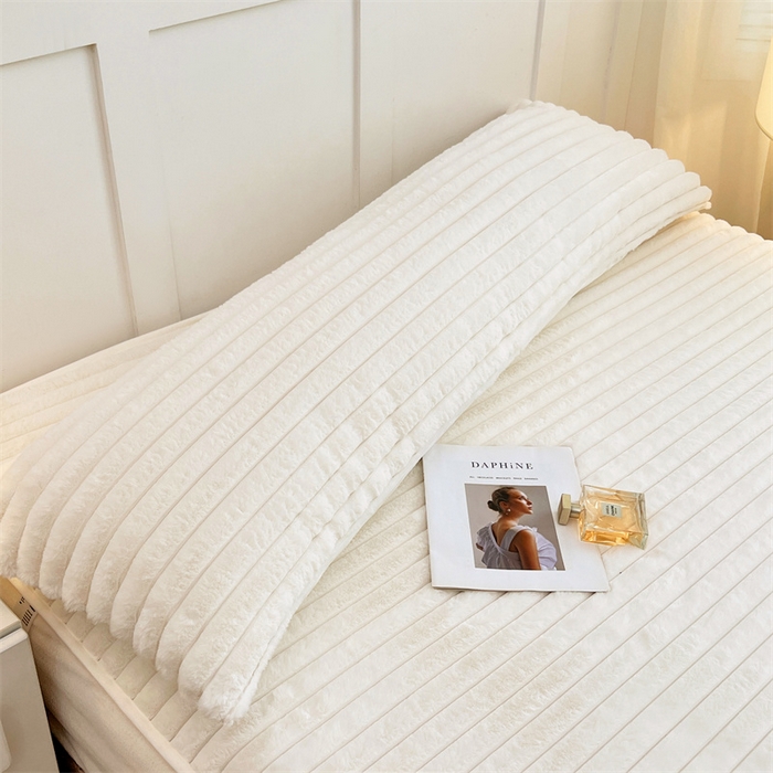 91家纺网 家纺一手货源 找家纺 梦舒羽 2025新款兔毛绒双人枕套牛奶绒加长法兰绒枕芯套法莱绒枕头套-抽条 兔毛绒抽条-晨曦白