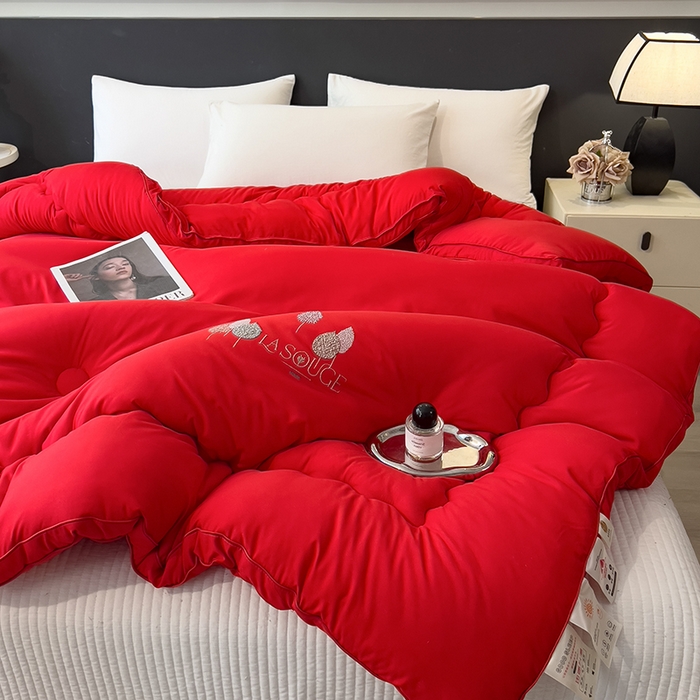 91家纺网 家纺一手货源 找家纺 丽莱美家纺 2025新款牛奶棉新疆羽丝绵被被子被芯-云柔系列 云柔-红