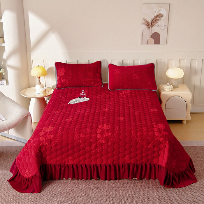 91家纺网 家纺一手货源 找家纺 （总）情煊家纺 2025新款简约加厚A类牛奶绒夹棉印花床盖