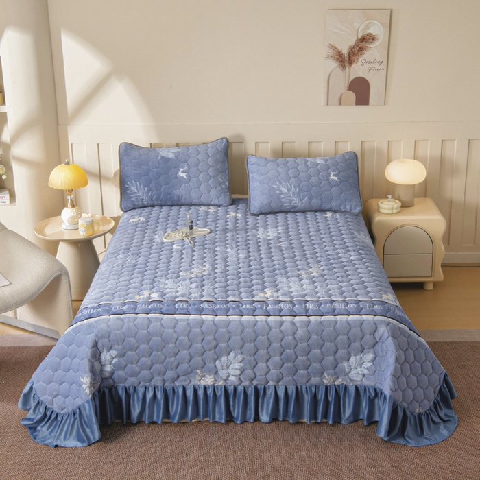 91家纺网 家纺一手货源 找家纺 （总）情煊家纺 2025新款简约加厚A类牛奶绒夹棉印花床盖