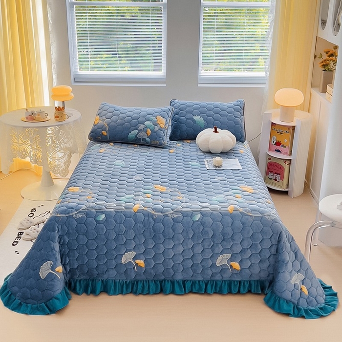 91家纺网 家纺一手货源 找家纺 （总）情煊家纺 2025新款简约加厚A类牛奶绒夹棉印花床盖