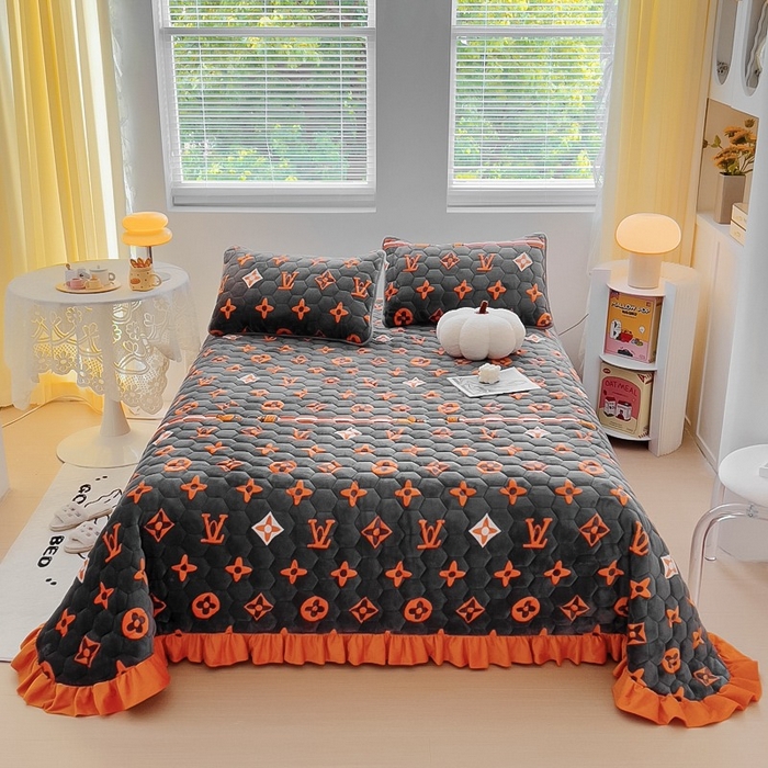 91家纺网 家纺一手货源 找家纺 （总）情煊家纺 2025新款简约加厚A类牛奶绒夹棉印花床盖