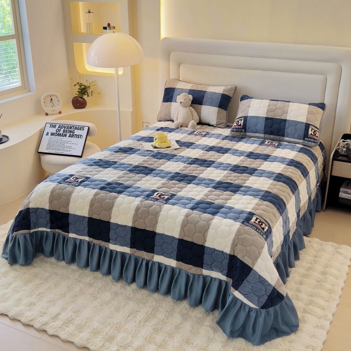 91家纺网 家纺一手货源 找家纺 情煊家纺 2025新款简约加厚A类牛奶绒夹棉印花床盖 蓝大格