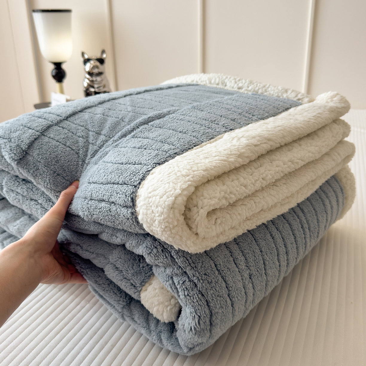 91家纺网 家纺一手货源 找家纺 （总）世纪绒品 2025新款A类加厚水波纹羊羔绒双层提花毛毯